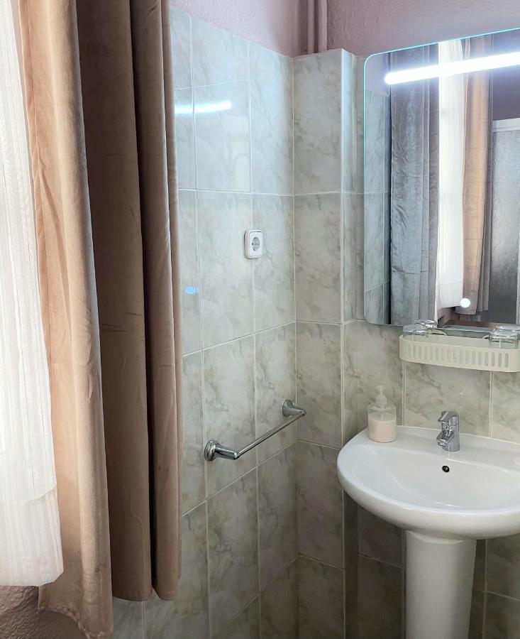 Hostal San Martin Madryt Zewnętrze zdjęcie