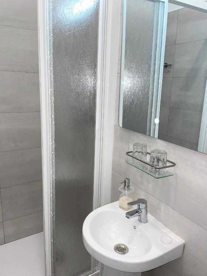 Hostal San Martin Madryt Zewnętrze zdjęcie