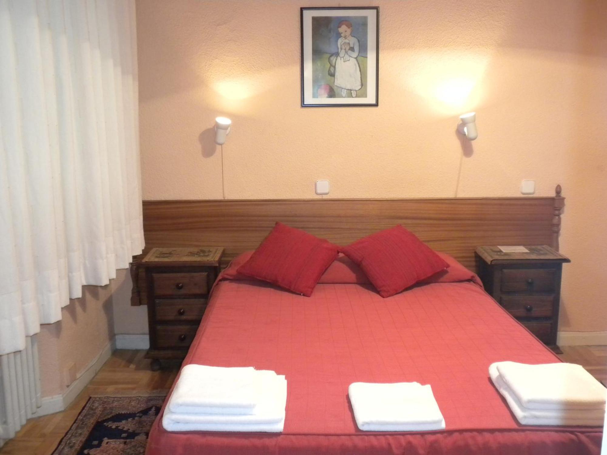 Hostal San Martin Madryt Zewnętrze zdjęcie